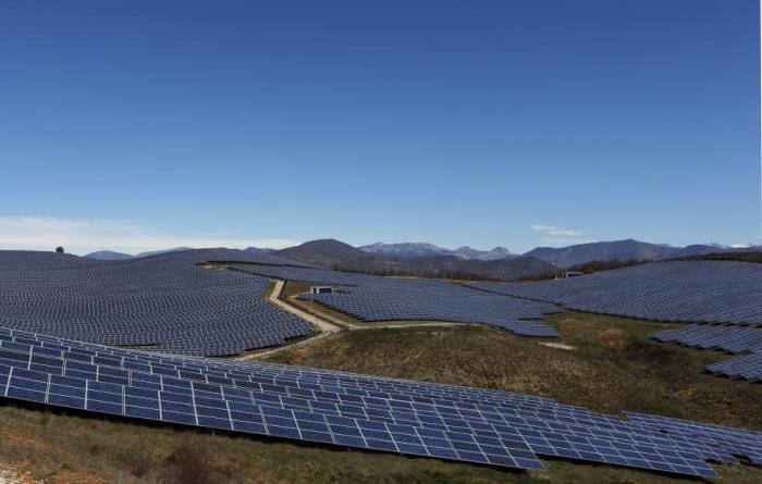 Огромная долина солнечных батарей во Франции