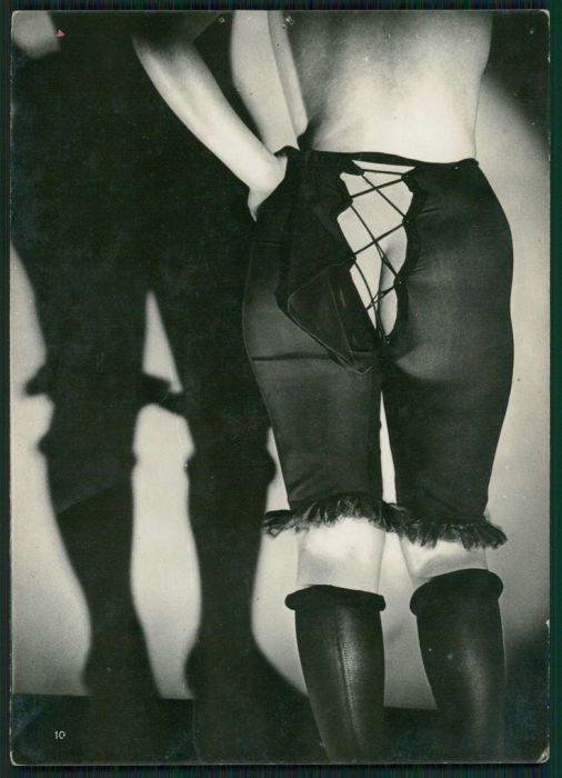 Эротическая реклама нижнего белья 1930 года