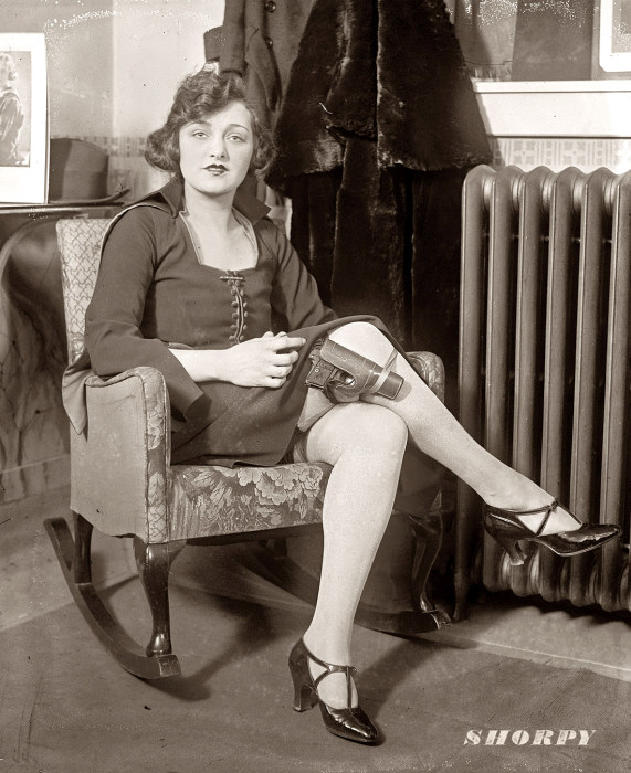 Эротическая реклама нижнего белья 1930 года
