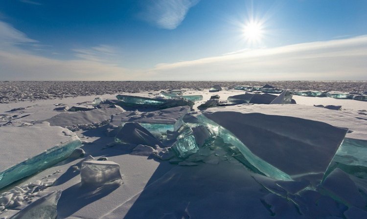 Бирюзовый лёд озера Байкал от фотографа Алексея Трофимова