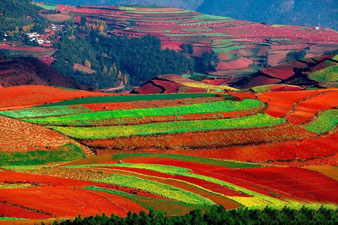 Красота Красных земель Дончуаня в Китае