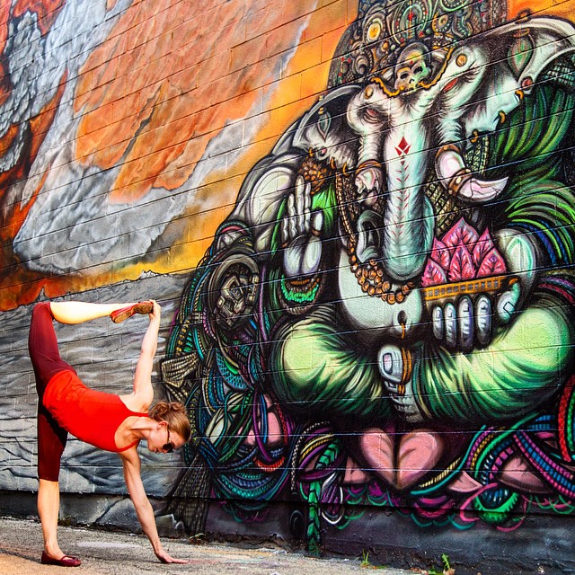 Йога и граффити в проекте Сорен Бьюкенен