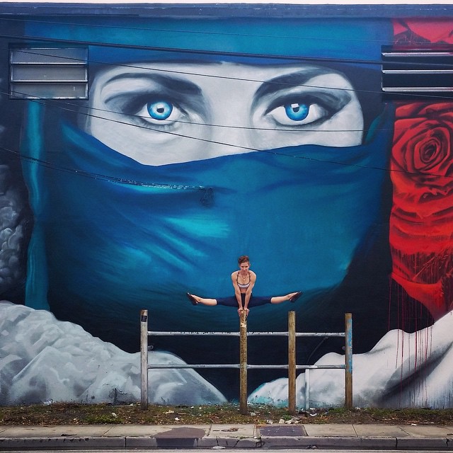 Йога и граффити в проекте Сорен Бьюкенен