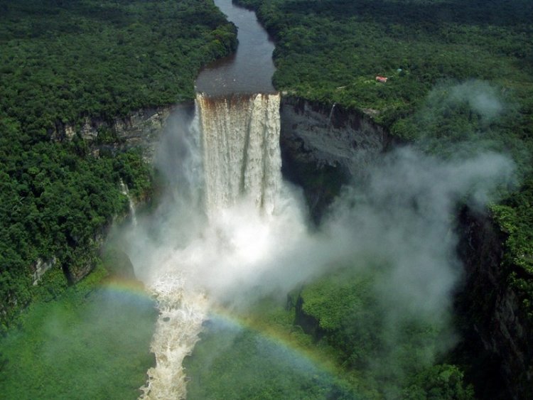 Водопад Кайетур - один из самых мощных в мире