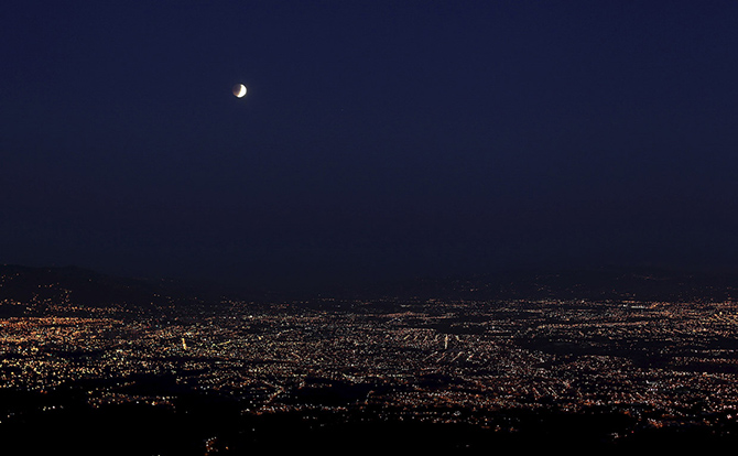 Фотографии Луны из разных городов мира