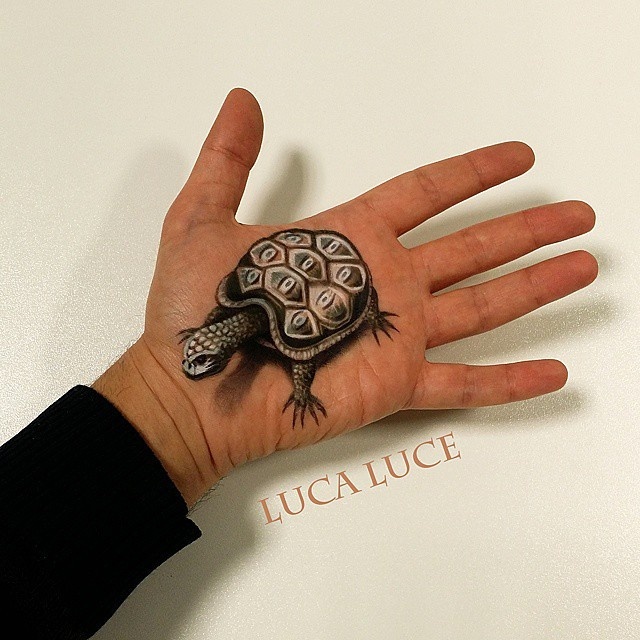 3D рисунки на ладонях от Luca Luce