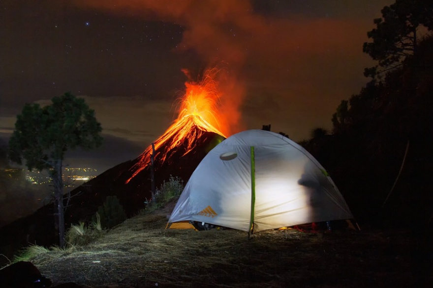 Фотографии извержений вулканов со всего мира
