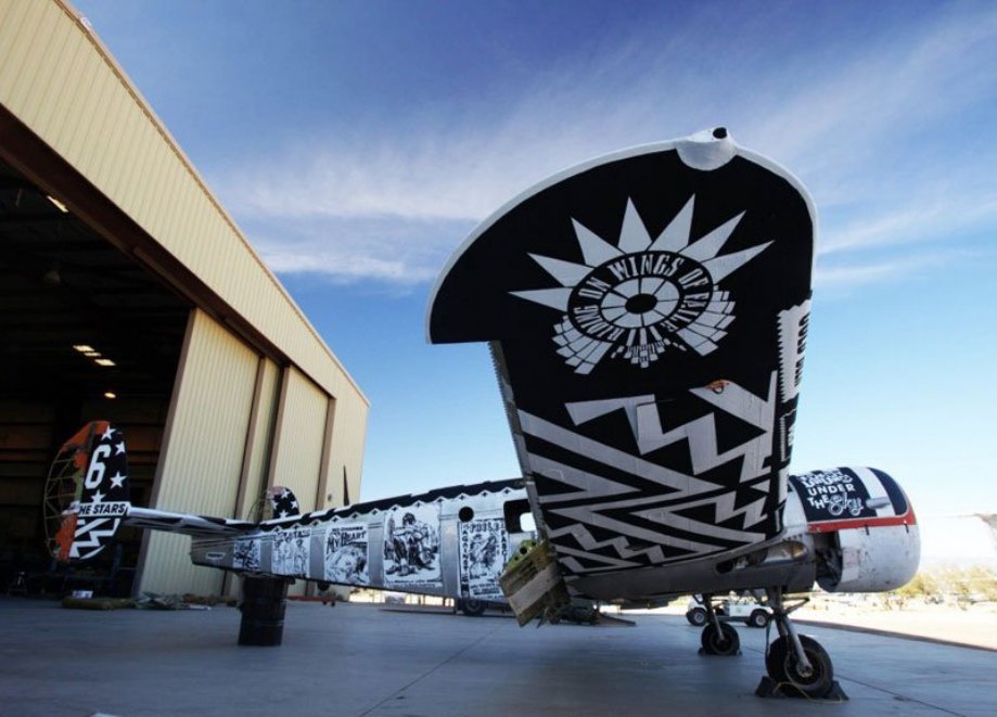 Стрит-арт на старых самолетах в проекте The Boneyard