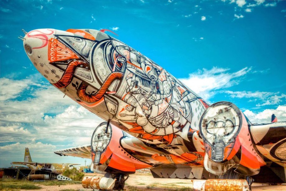 Стрит-арт на старых самолетах в проекте The Boneyard