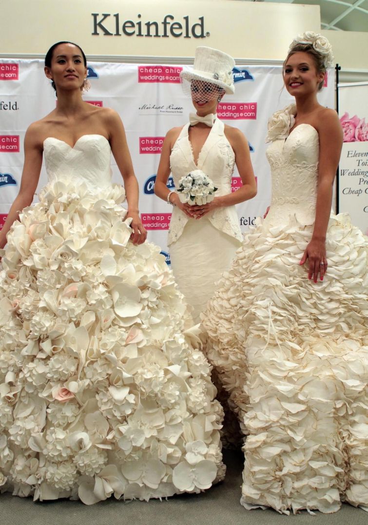 Свадебные платья из туалетной бумаги