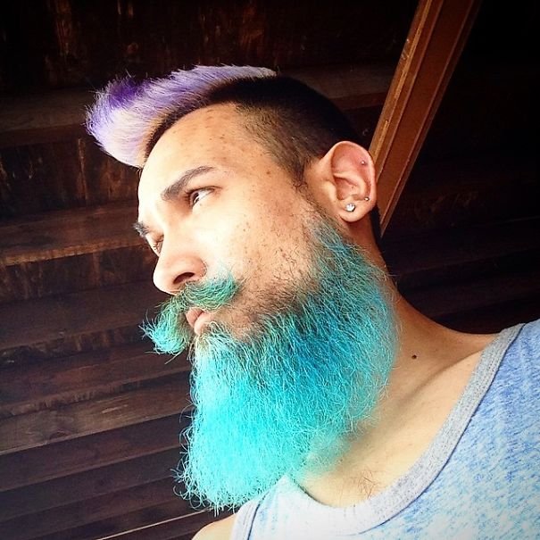 Новый тренд мужской моды: разноцветные волосы и борода