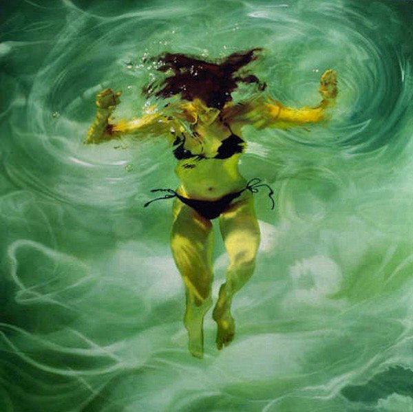 Реалистичные картины людей под водой от Сары Харви