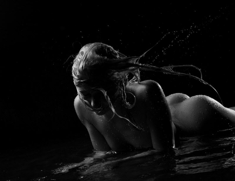 Голые девушки и вода от фотографа Олега Косырева