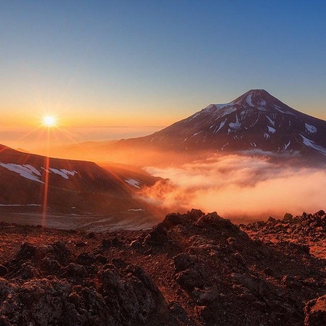 Живописные вулканы Камчатки