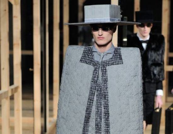 Необычные подиумные наряды из мира современной моды