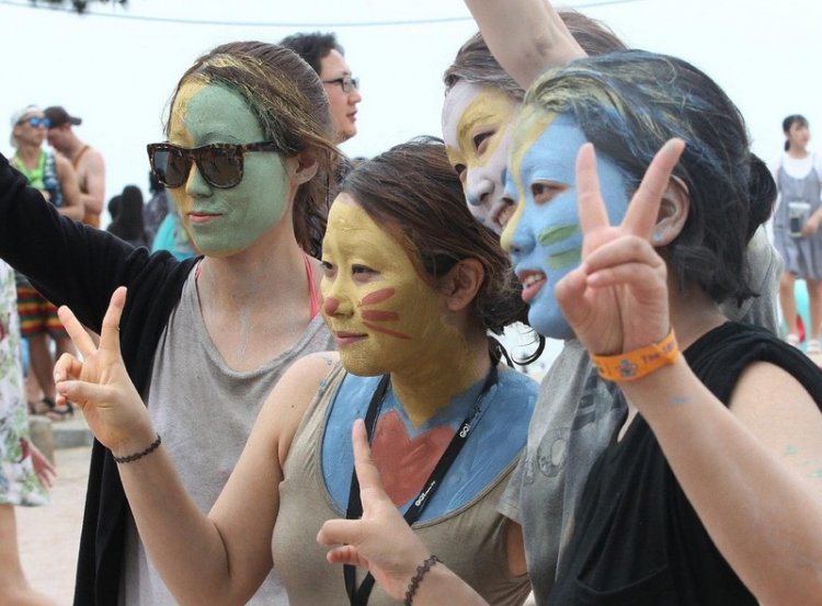 Ежегодный фестиваль грязи в Южной Корее 2015