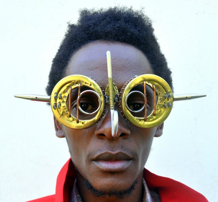 Необычные очки со свалки от Сайруса Кабиру