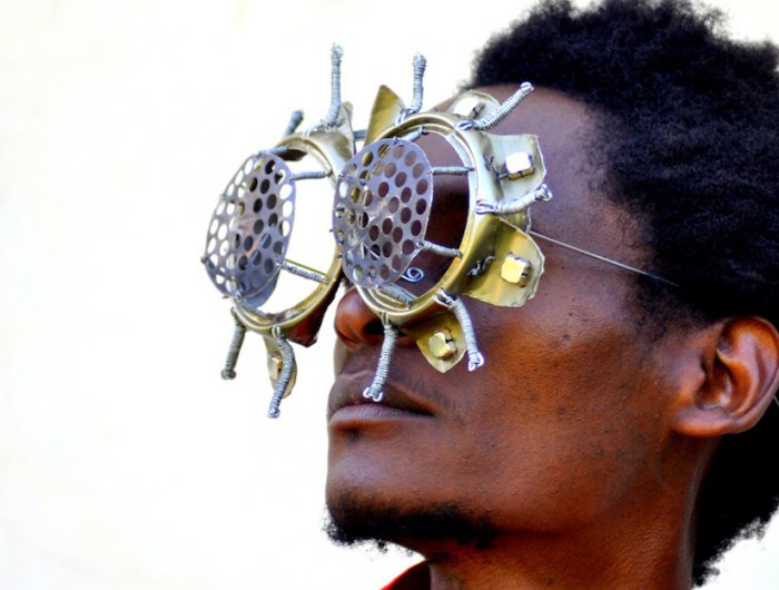 Необычные очки со свалки от Сайруса Кабиру
