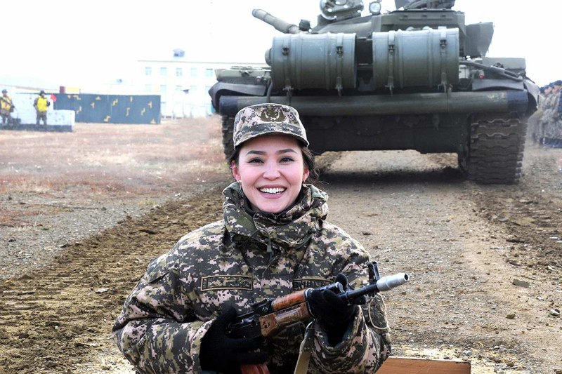 Девушки армии Казахстана