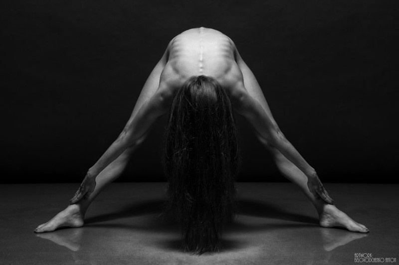 Необыкновенные черно-белые фотографии танцовщиц и любительниц йоги