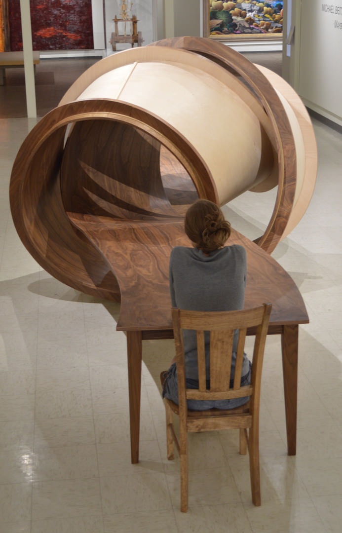 Необычные столы, как сюрреалистичные скульптуры