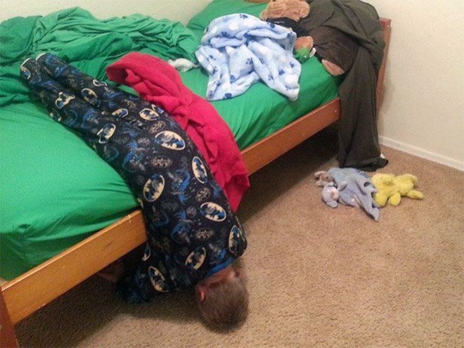 Детки спят в самых неожиданных местах