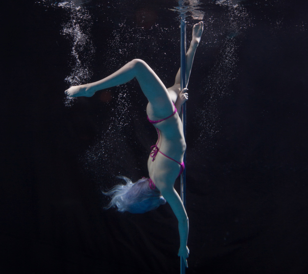 Танцовщицы на пилоне под водой