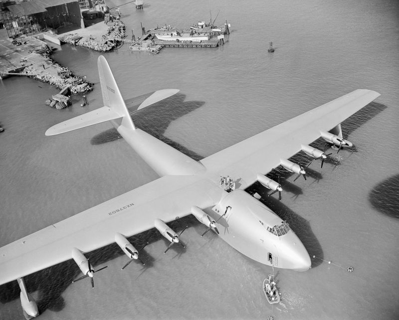 Самый большой самолет в истории - Геркулес Говарда Хьюза