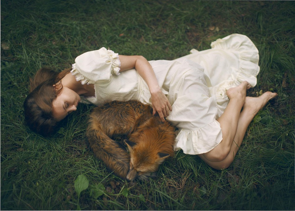 Русские девушки с дикими животными от Катерины Плотниковой