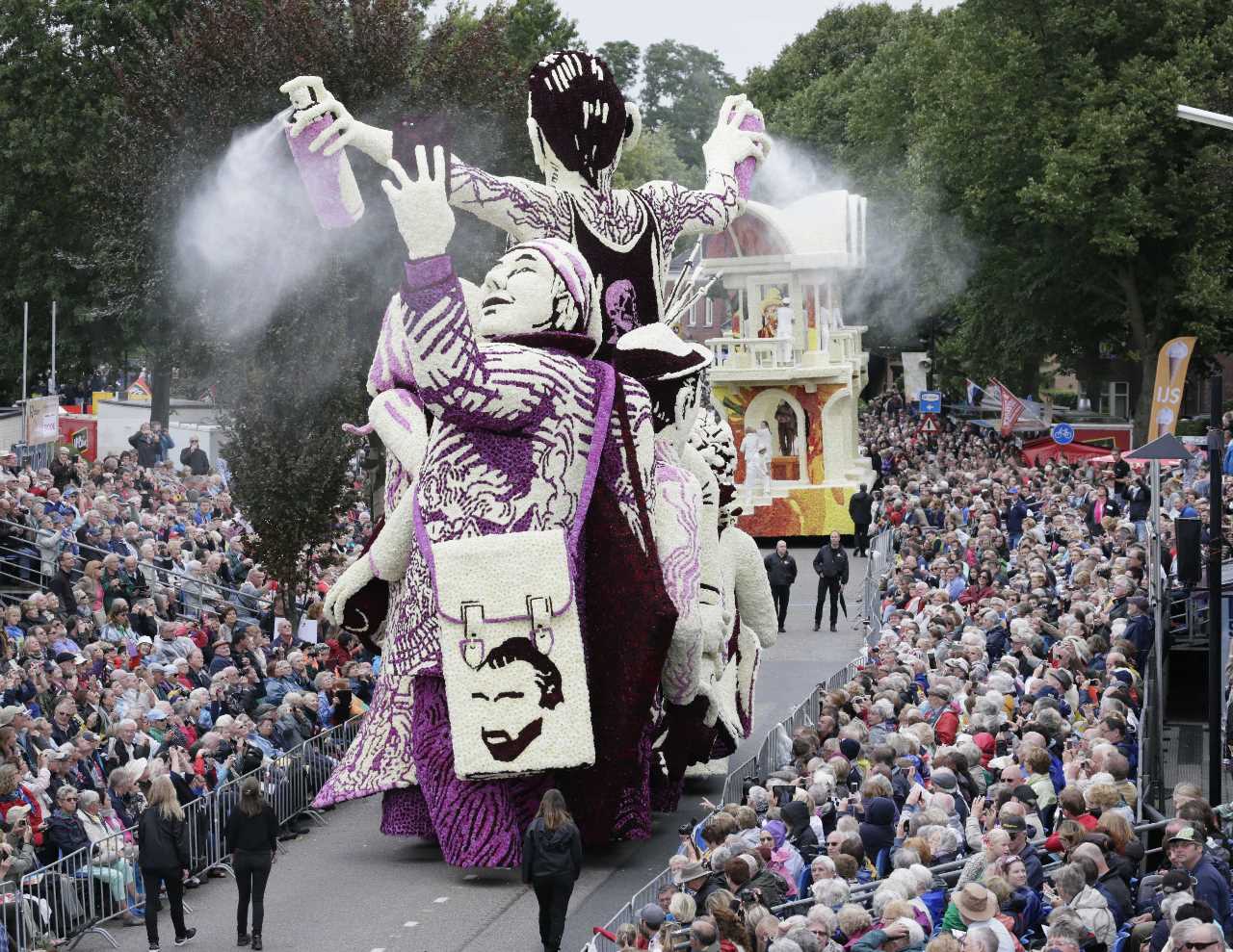 Традиционный парад цветов в голландском городе Зюндерт