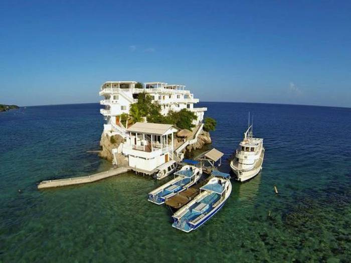 Люксовый отель на крошечном острове
