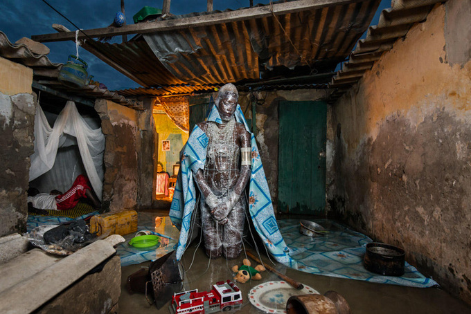 Костюмы из мусора в Сенегале от Фабриса Монтейро