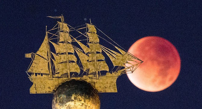 Кровавая Луна на фотографиях из разных уголков земли