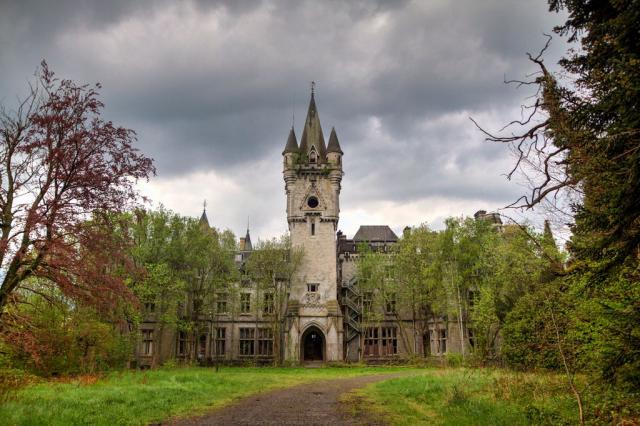 Заброшенный Замок Миранда в Арденнах