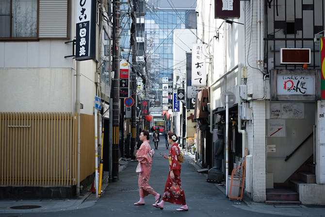 Уличные фотографии Японии от Такаши Ясуи