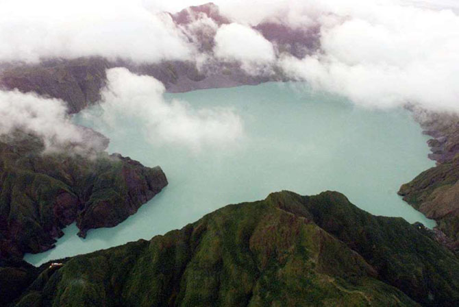 Красота вулканических озер со всего мира