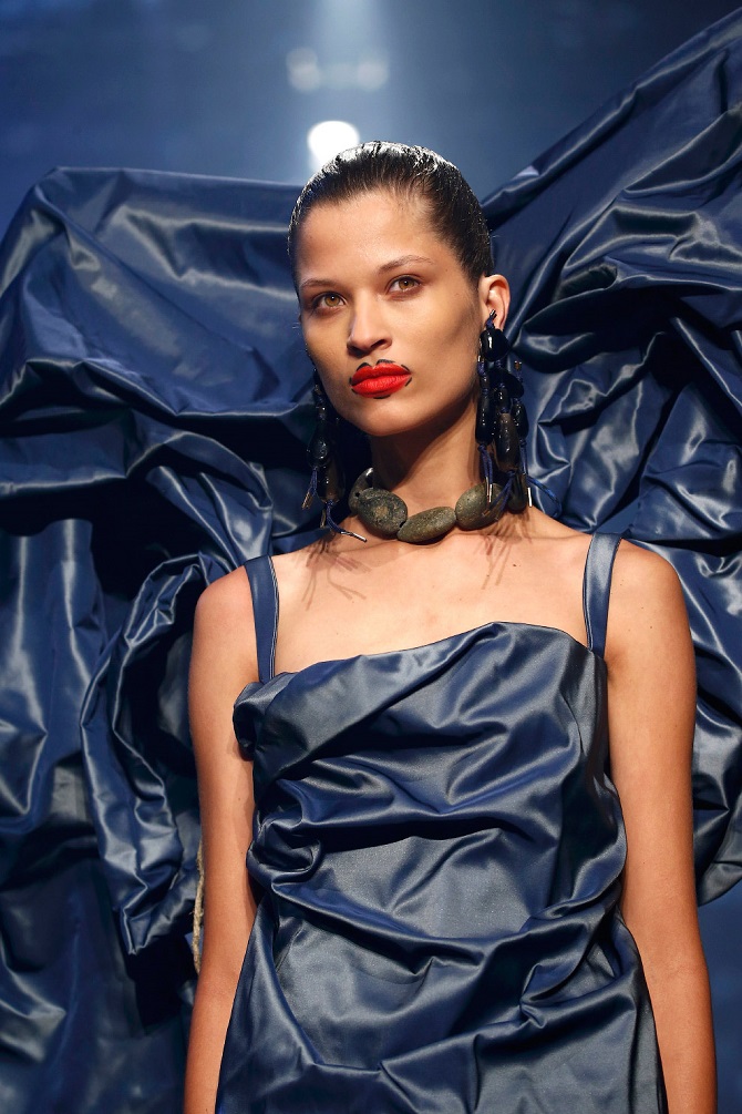 Подборка экстравагантной одежды с Недели моды в Париже 2015