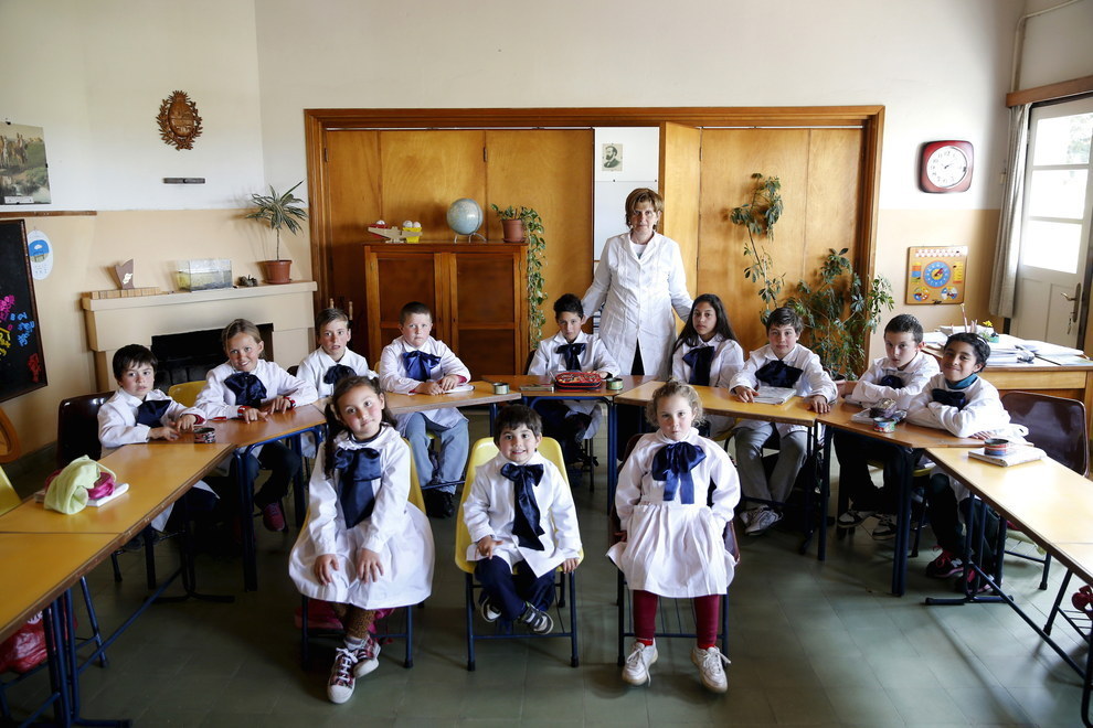 Фотографий школьных классов и их учеников из разных стран мира