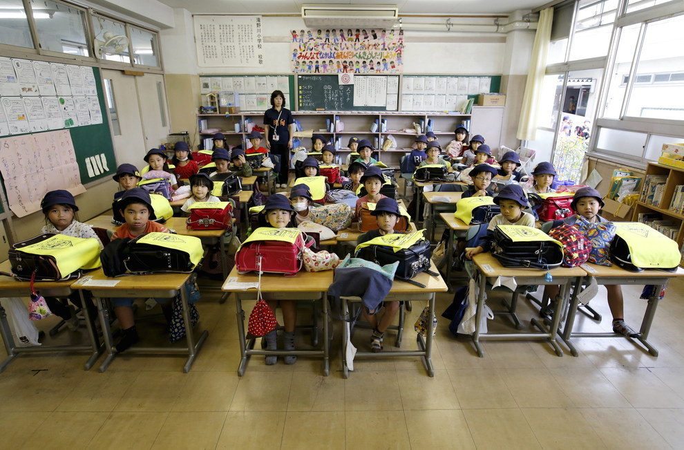 Фотографий школьных классов и их учеников из разных стран мира