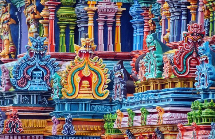 Уникальные скульптуры индийского храма Минакши в Индии