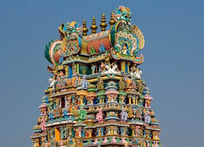 Уникальные скульптуры индийского храма Минакши в Индии