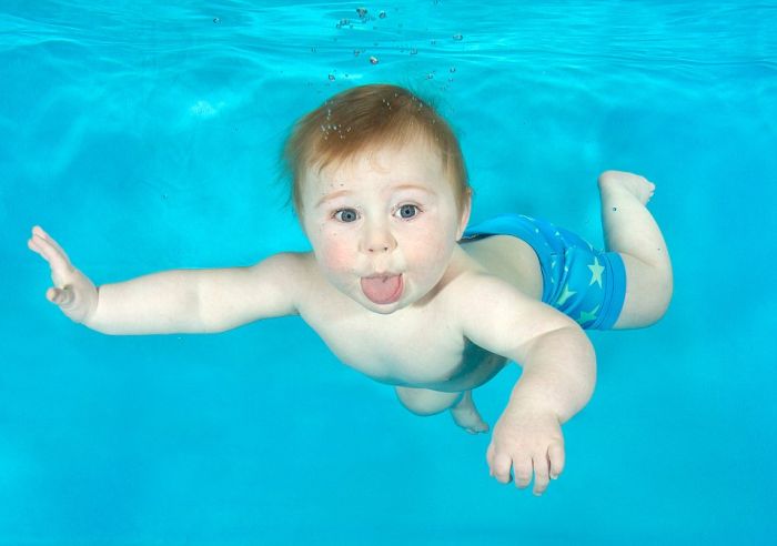 Маленькие дети под водой в объективе Люси Рей