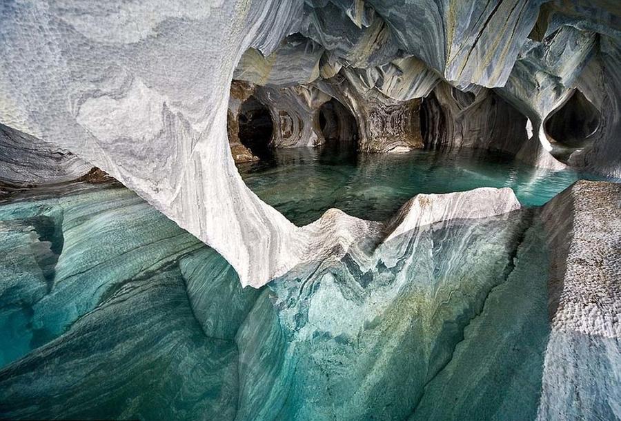 Голубые гроты мраморных пещер Патагонии