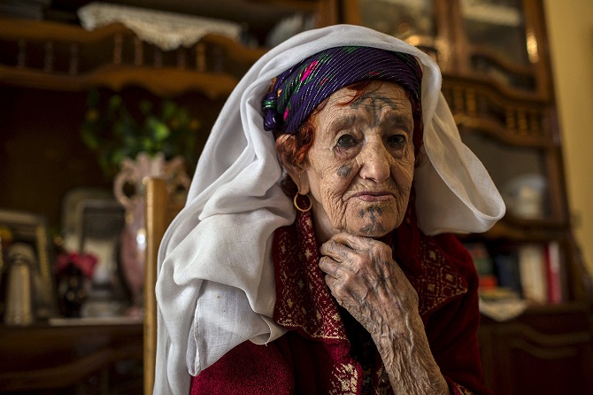 Татуировки от злых духов у берберских женщин