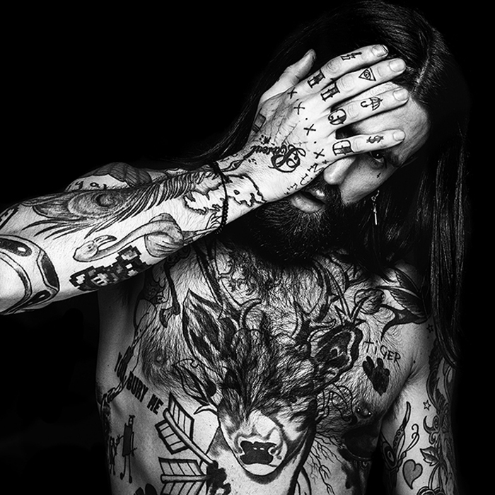Татуировка как украшение мужского тела в мире моды
