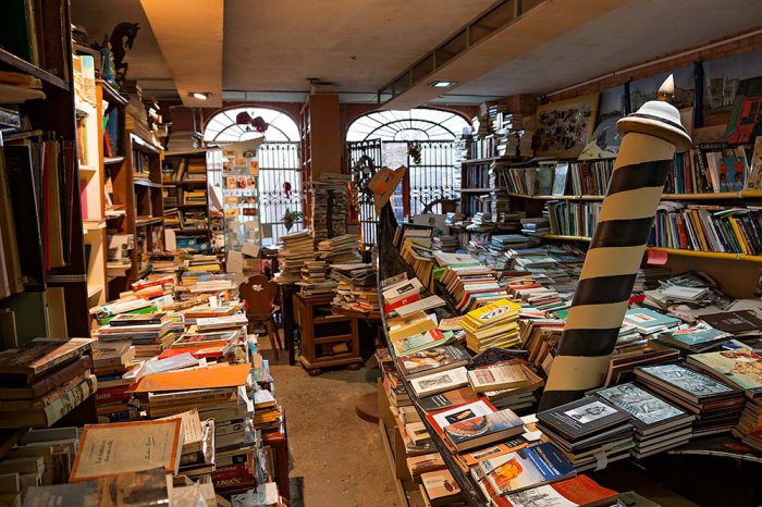 Необычный книжный магазин в Венеции