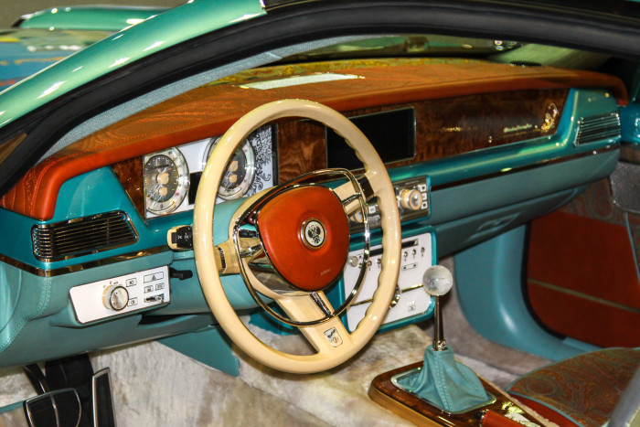Российский автомобиль Bilenkin Vintage представили на автосалоне в Дубае