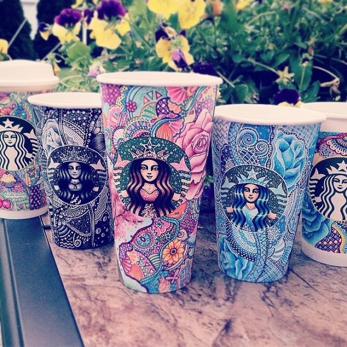 Раскрашенные разноцветные стаканчики Starbucks
