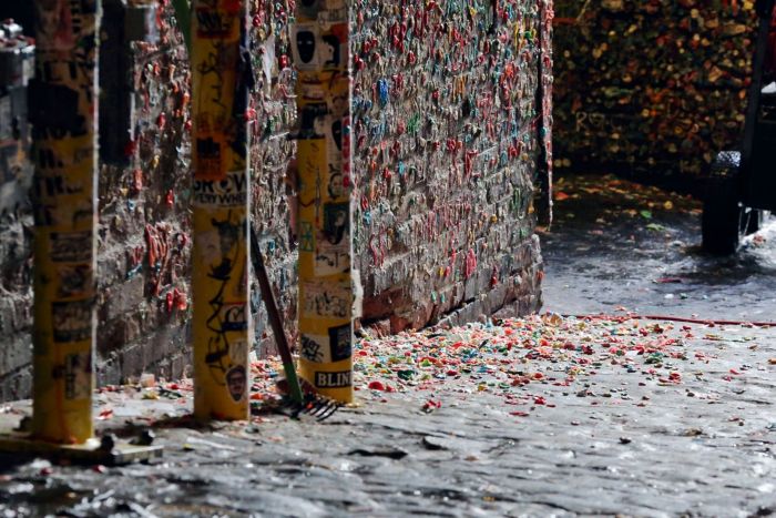 Власти Сиэтла решили уничтожить знаменитую стену жвачки