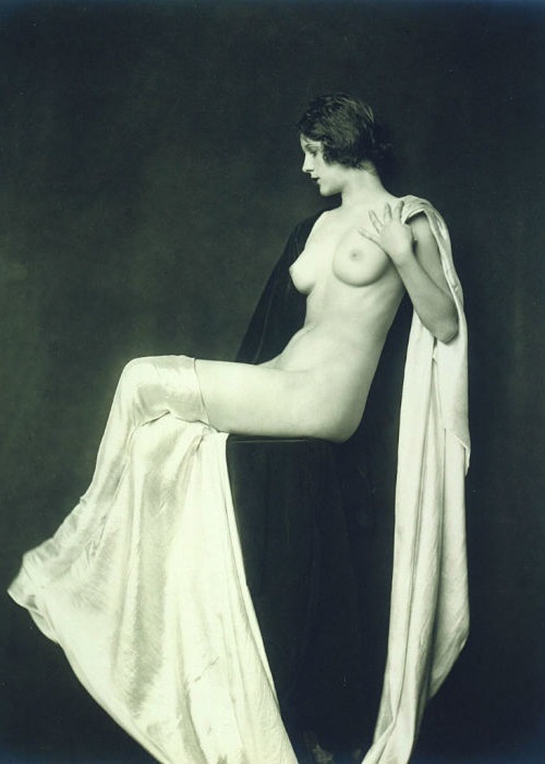 Чувственные образы красавиц на снимках начала XX века